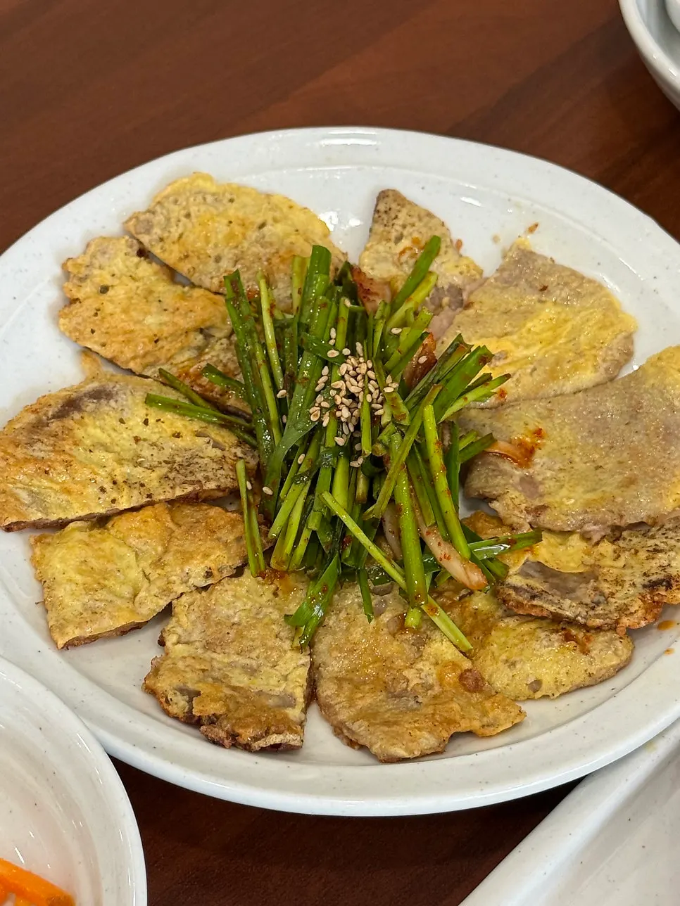 반찬과 메인 메뉴 한정식 상차림