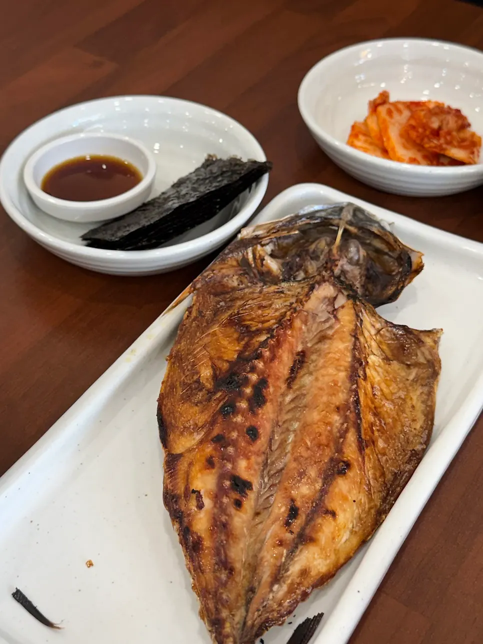 한정식 반찬과 곱창김