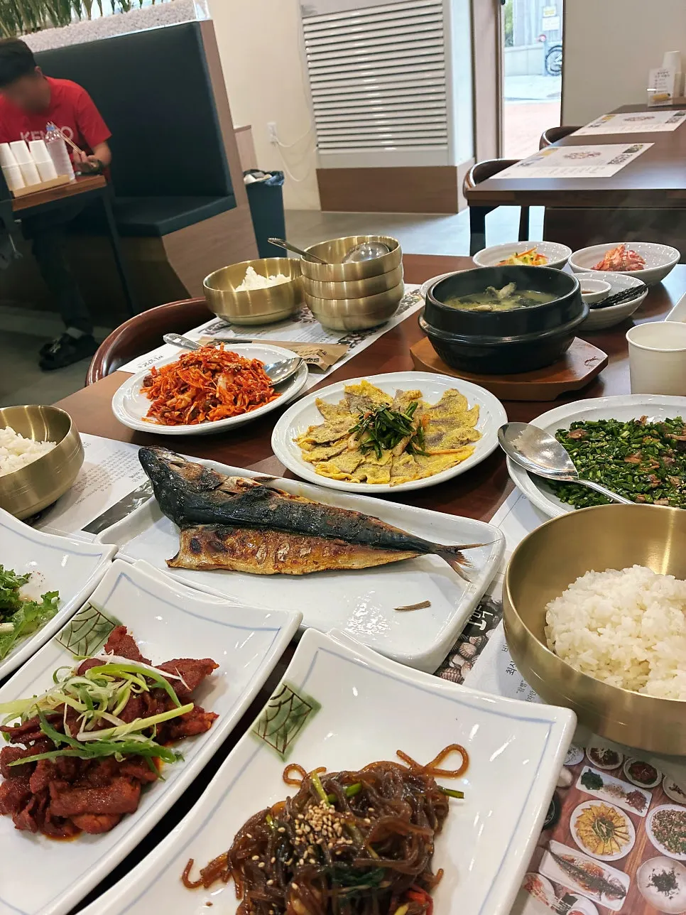 정갈하게 차려진 미꼬담 한정식 상차림