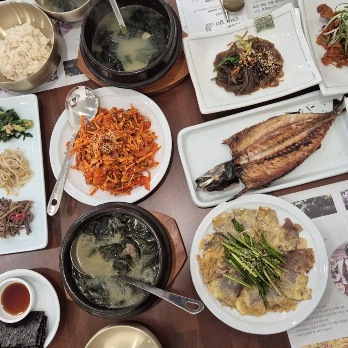 Full table spread at Mikodam Magok-Balsan Branch