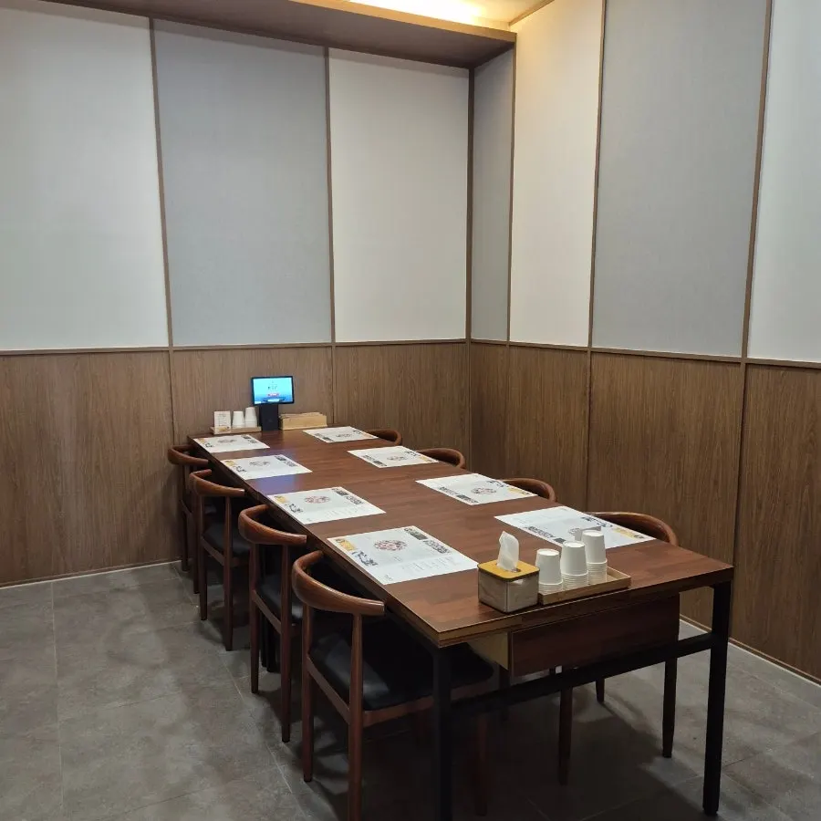 Private room seating at Mikodam Balsan Branch