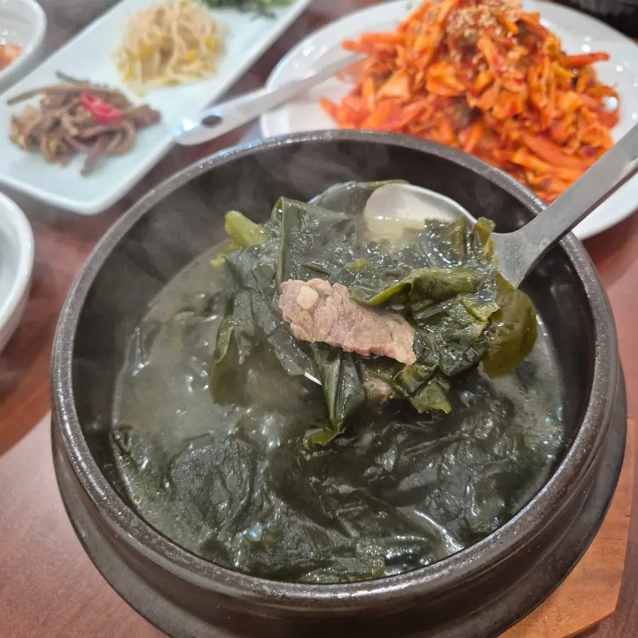 Mikodam seaweed soup made with Wando seaweed