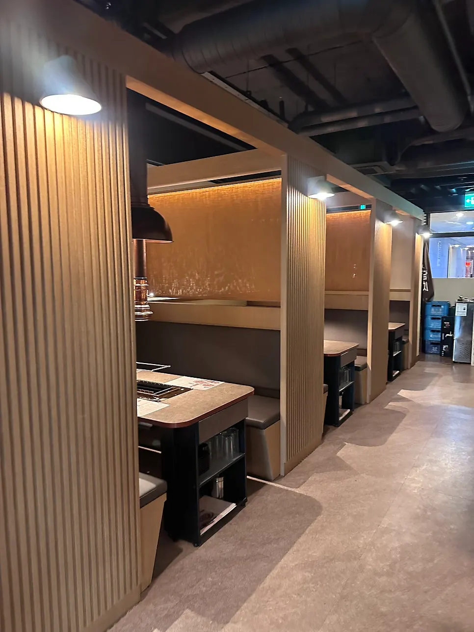 The organized atmosphere at Hwarodam Yang Kkochi
