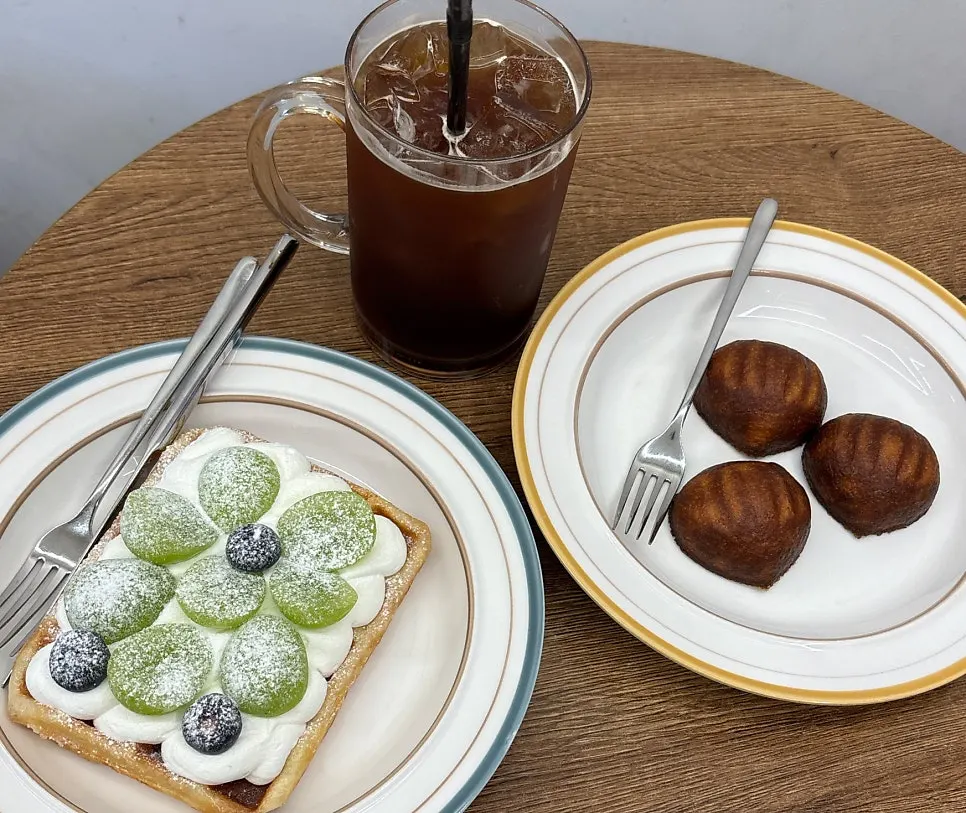 Shine muscat waffle and butter tteok spread