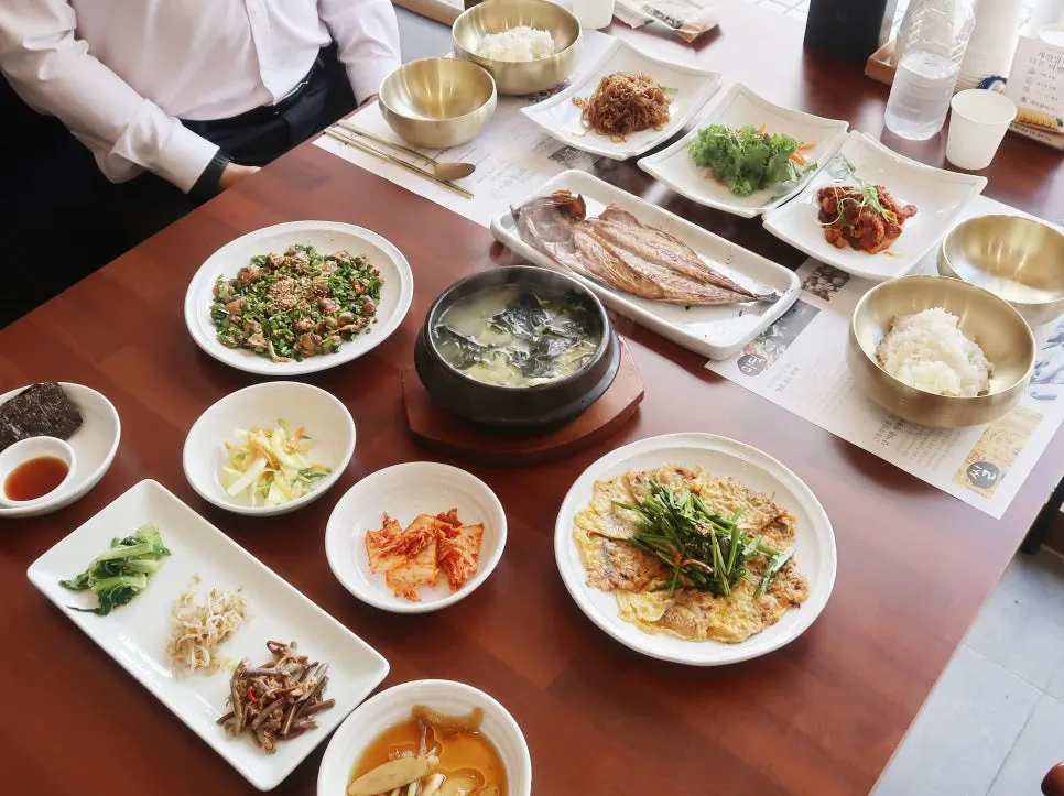 서빙 완료된 미꼬담 2인 세트 한상