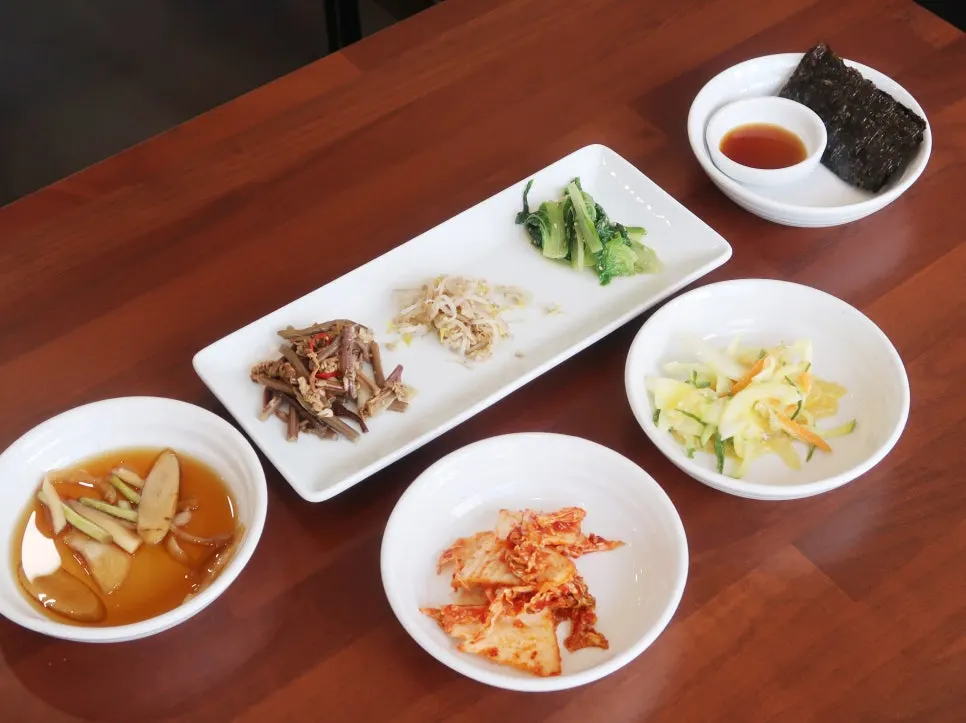 미꼬담 한정식 상차림 근접 사진
