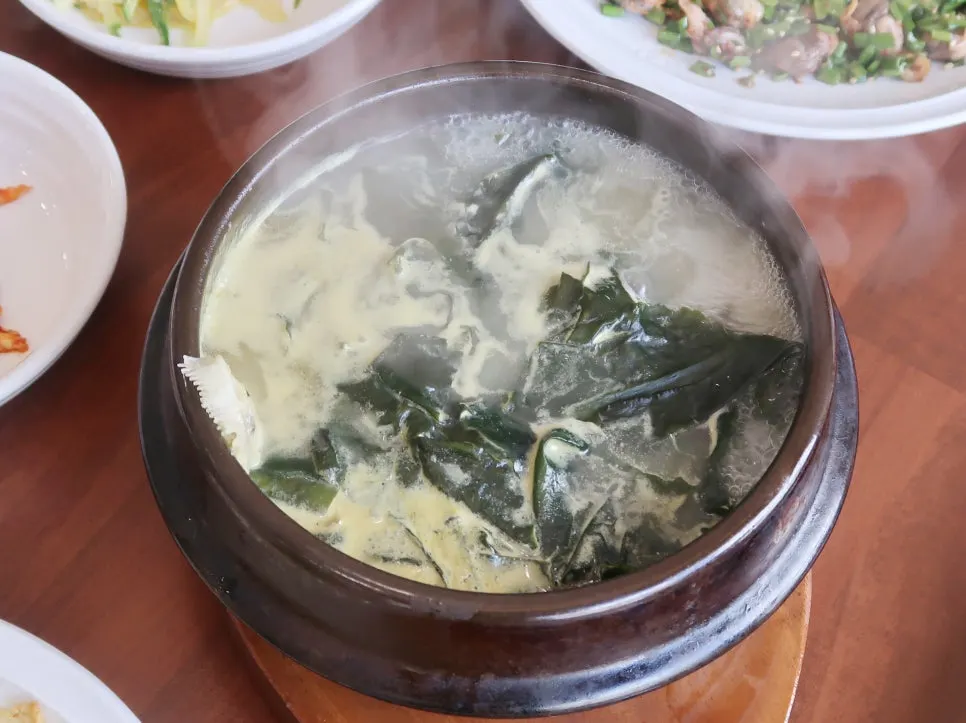 가자미살이 들어간 미역국 한 그릇