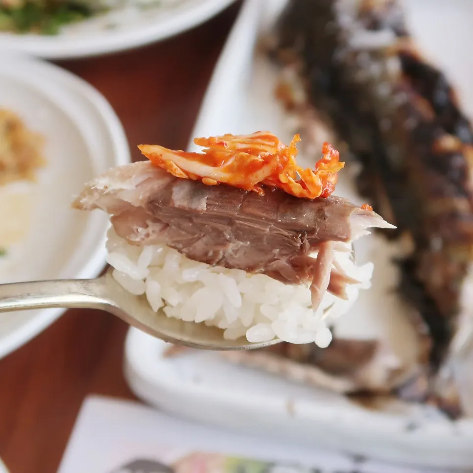 곱창김에 싸 먹는 꼬막비빔밥