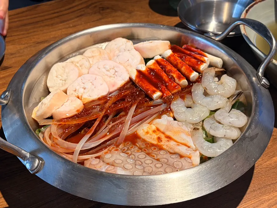 깍두기 백김치 쌈무 깻잎 미역국 기본찬