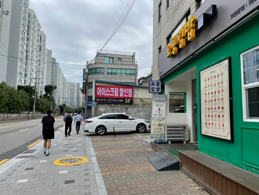 Restaurant location within walking distance of Balsan Station