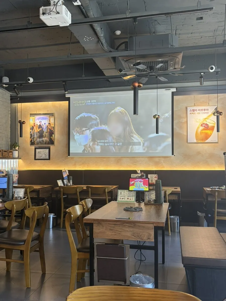 Dining hall with a giant screen at Gungmin Nakgopsae Gangseo Branch