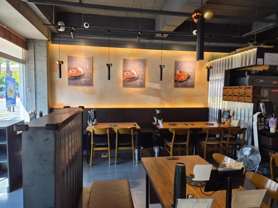 The dimly lit interior of Gungmin Nakgopsae Gangseo Branch