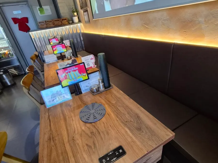 A larger table for groups at Gungmin Nakgopsae Gangseo Branch