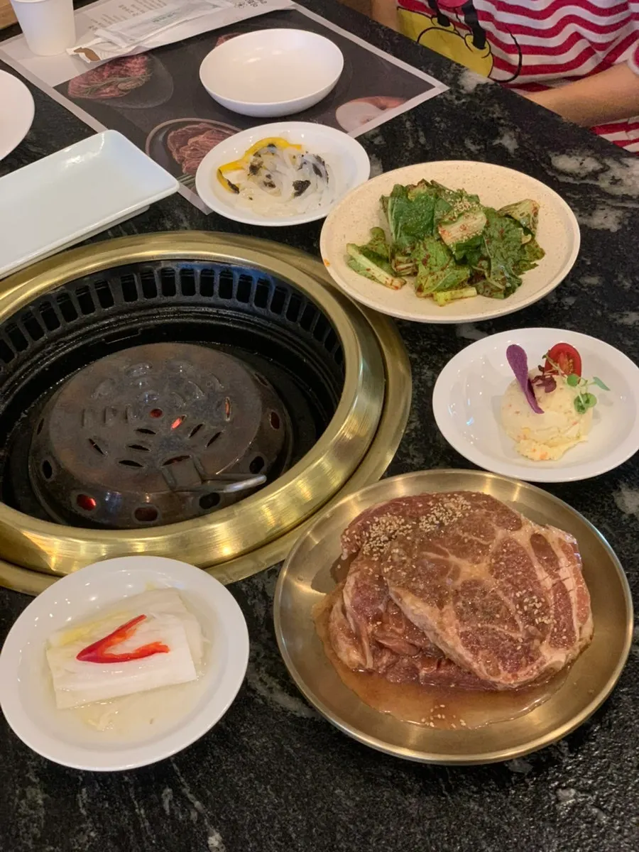Plate of geotjeori, white kimchi, and shredded scallions