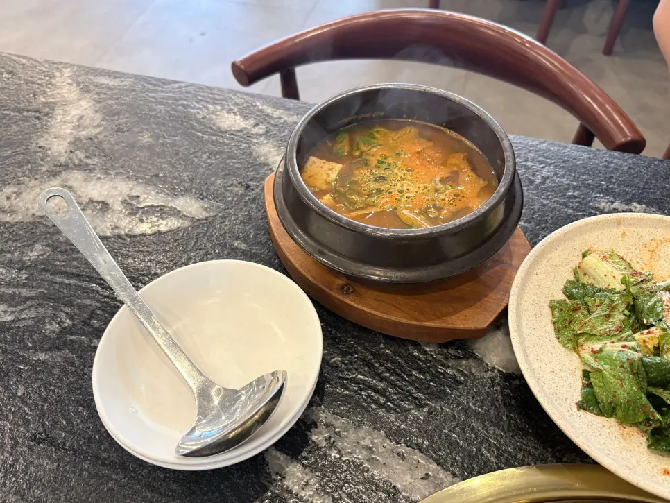 Doenjang stew and rice at Ihwajeong Galbi Myeongga