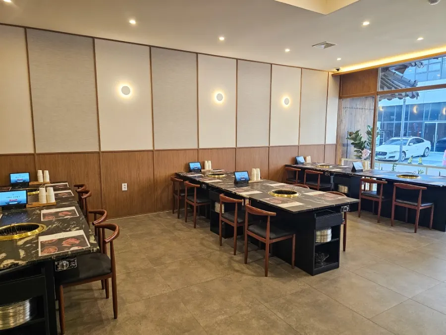 Spacious hall for group gatherings