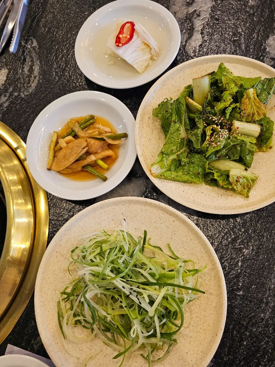 Seasoned vegetables served with meat