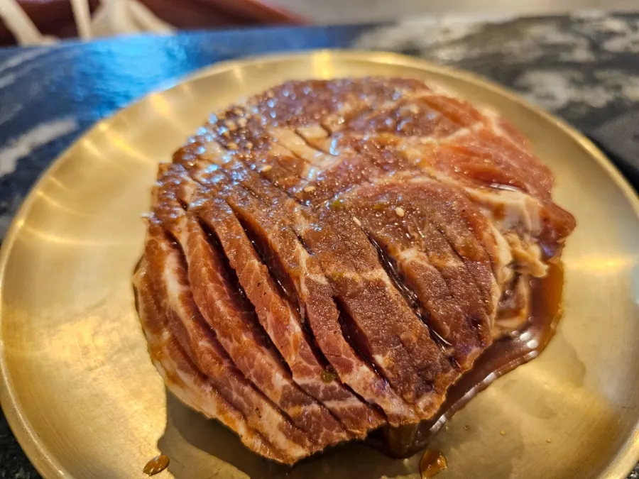 Marinated grilled pork with pear juice