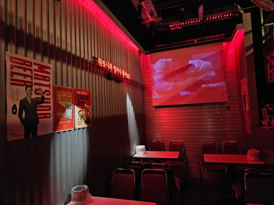Outdoor patio and indoor seating at Daily Beer Balsan Station Branch