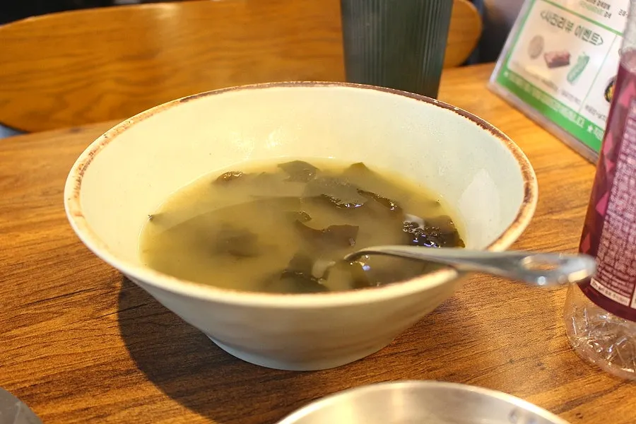 Nước lọc đóng chai phục vụ miễn phí