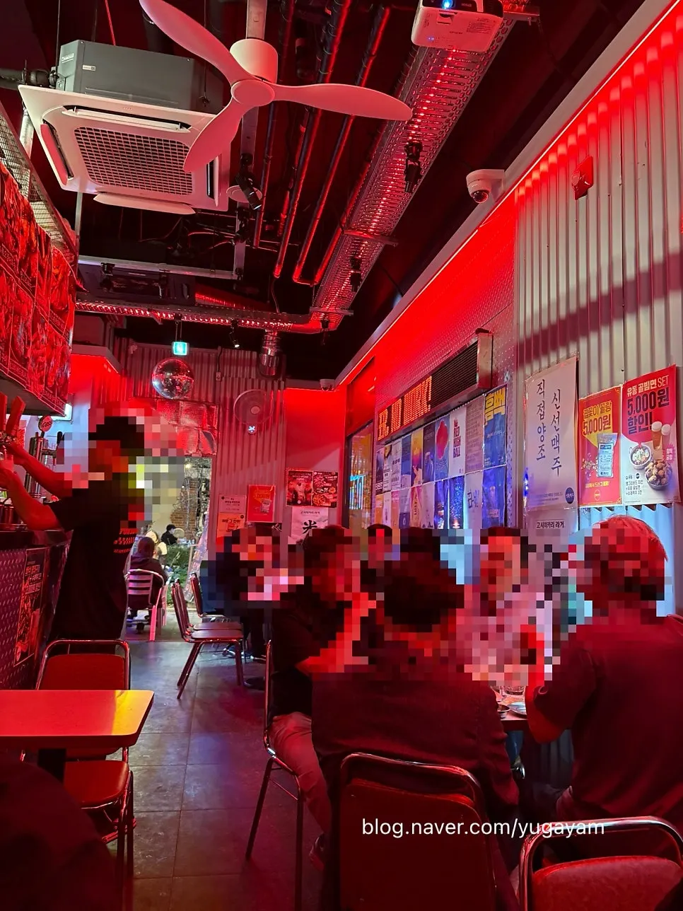 Retro-vibe interior of Daily Beer Balsan Station Branch