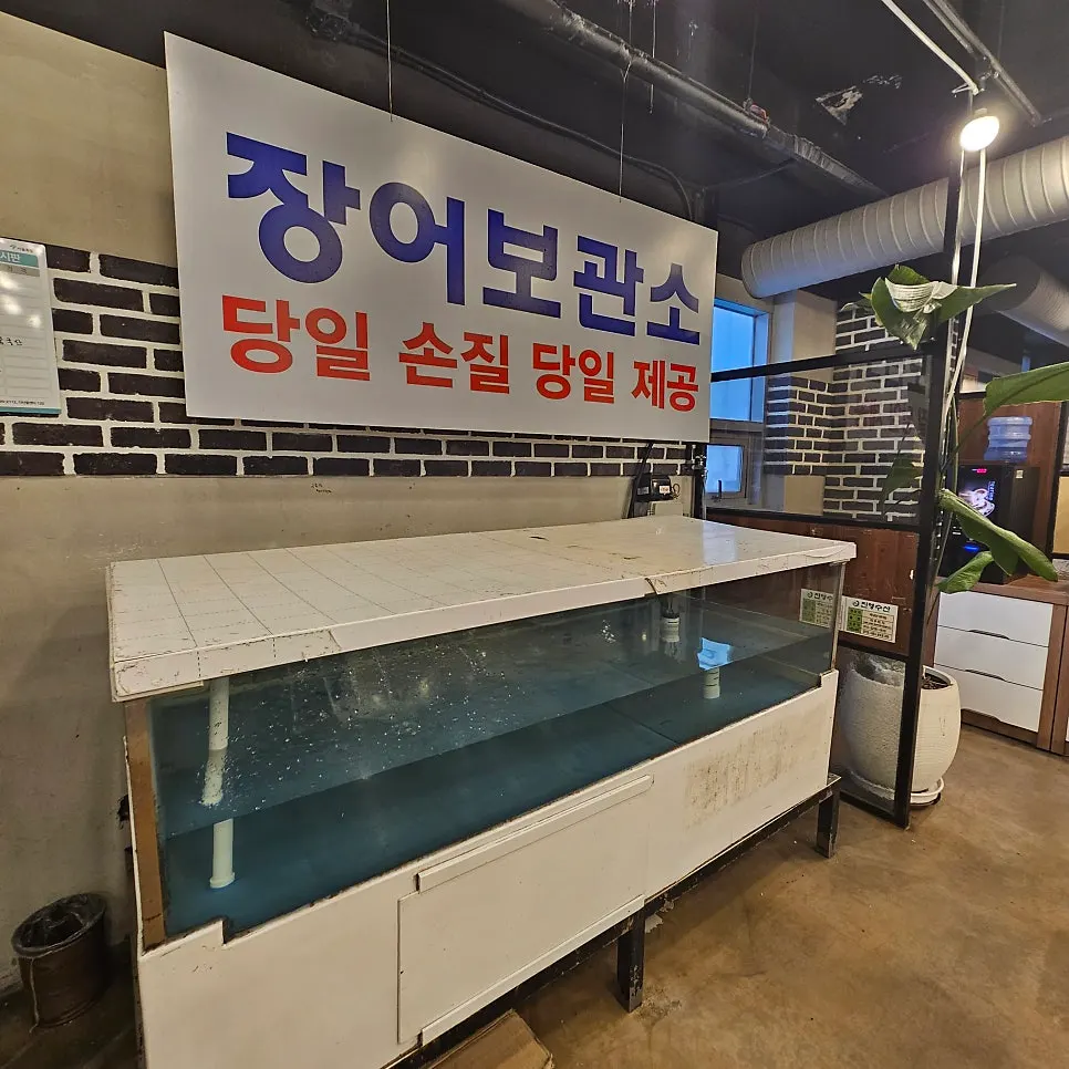 Restaurant space with a smoking room on the 2nd floor