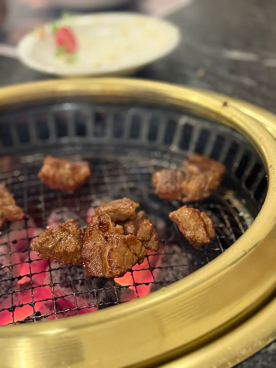 직원이 직접 구워주는 양념돼지갈비