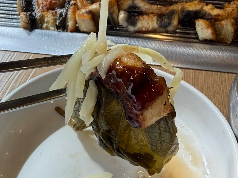 Grilled eel placed on wrap vegetables