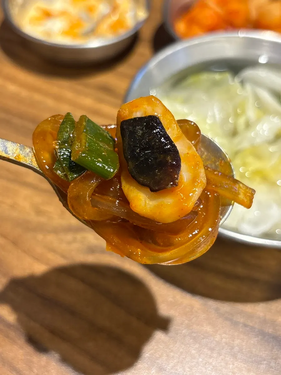 양념이 졸아든 소곱창 낙곱새