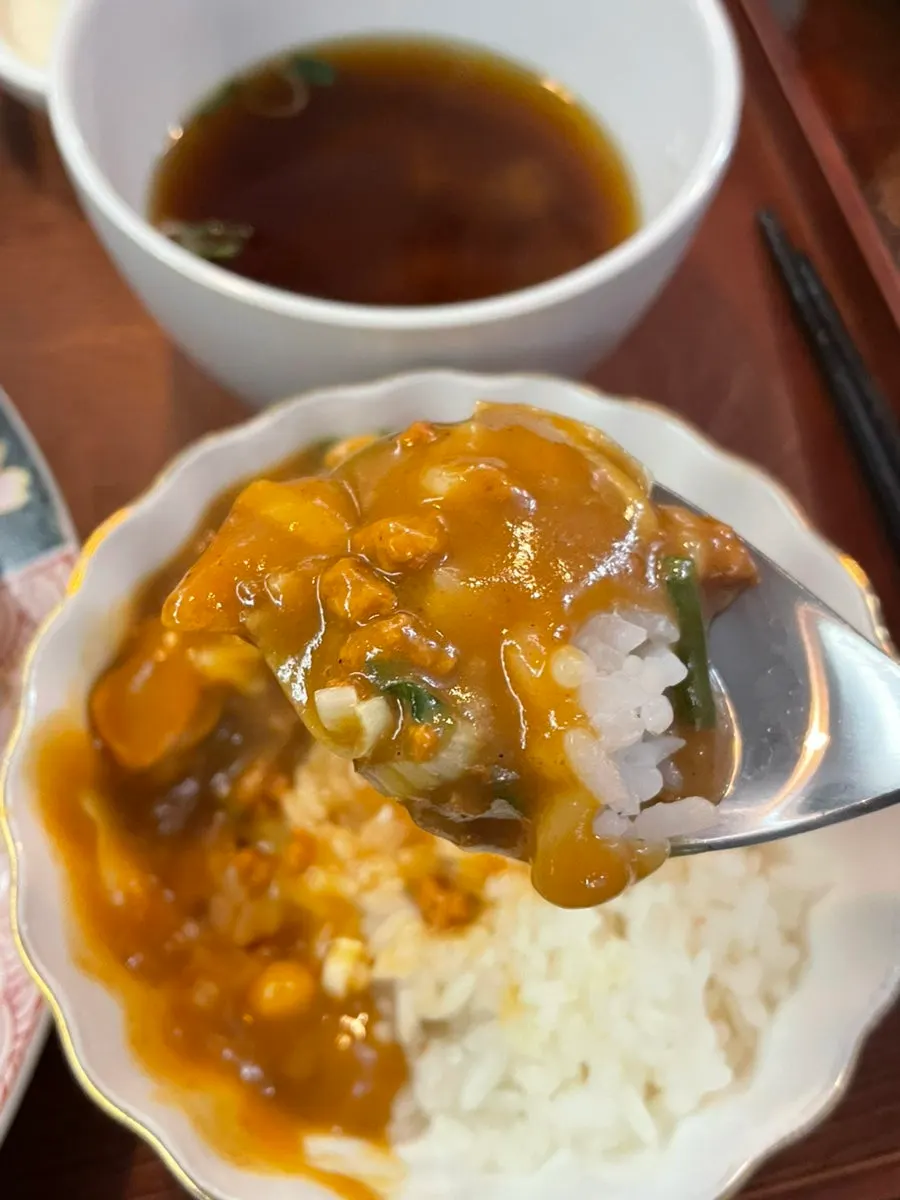 Mini curry eaten together with rice