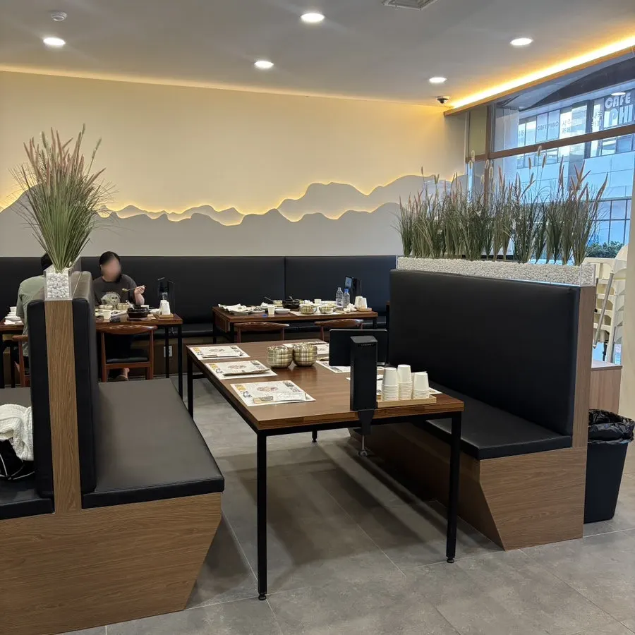 Interior with spacious 4–6 person tables