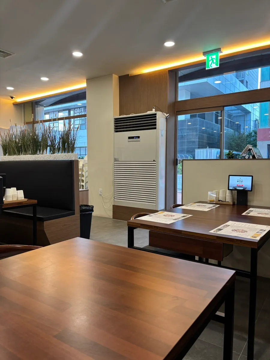 Mikodam dining room filled with evening guests
