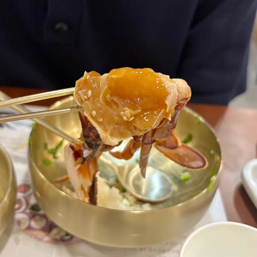 Jeju yellow soy crab eaten with rice