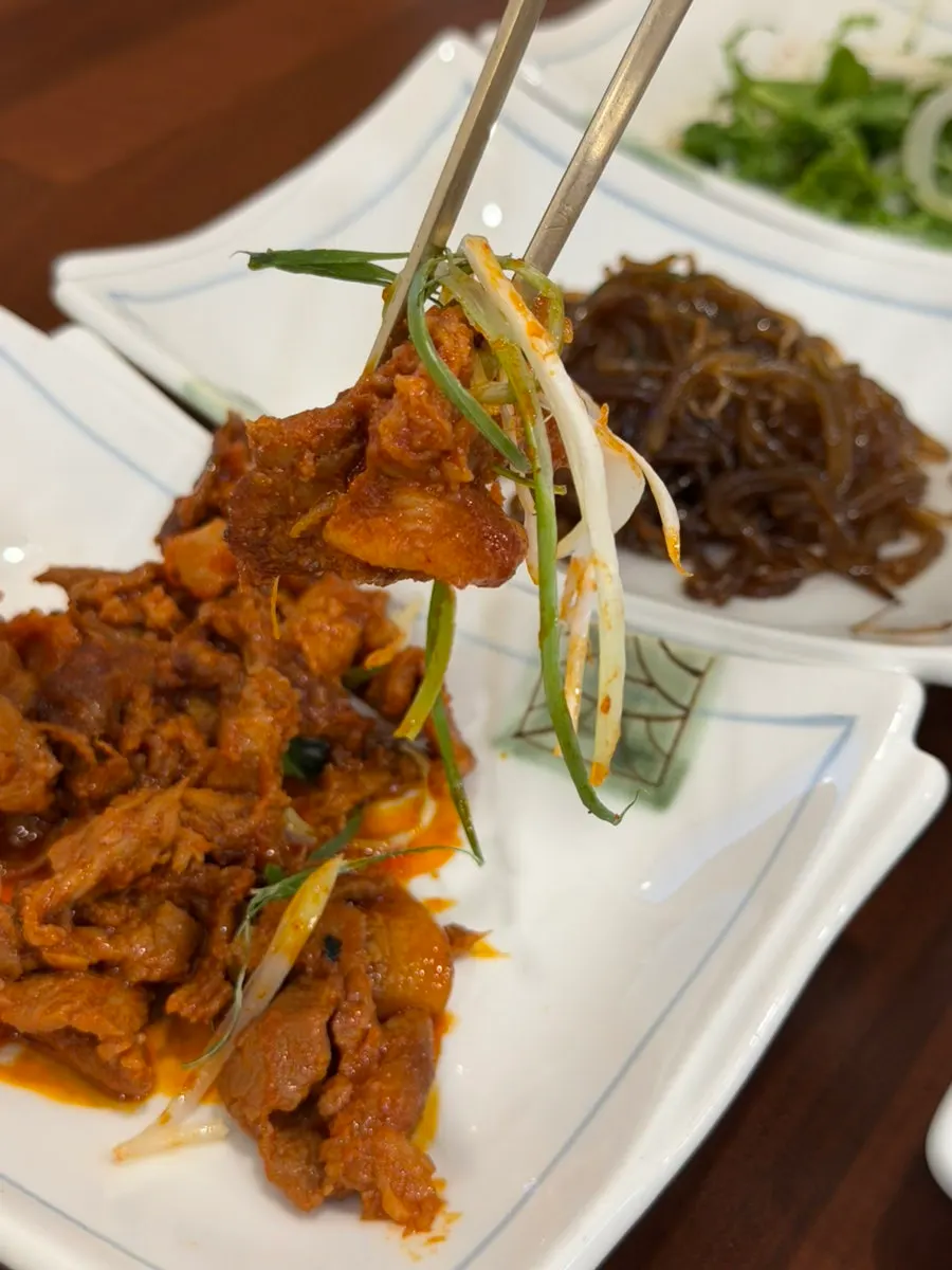 Lauk jeyuk bokkeum Mikodam yang bisa direfill