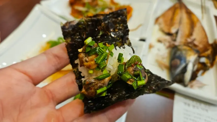 Close-up of the soy-based cockle bibimbap