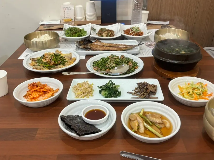 A full table spread of the Mikodam 2-person set
