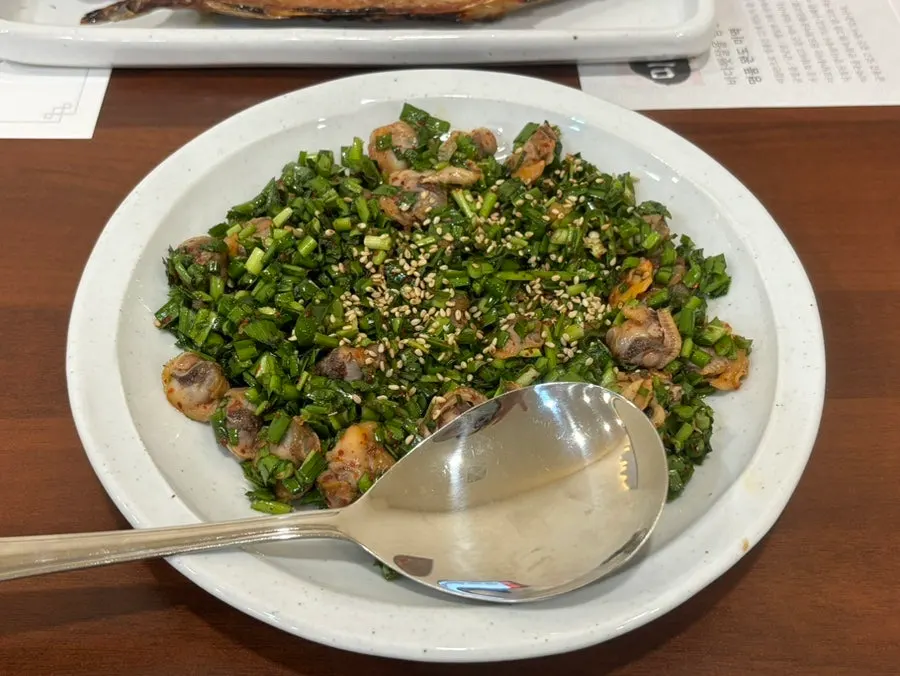 Bowl of soy sauce-seasoned cockle bibim