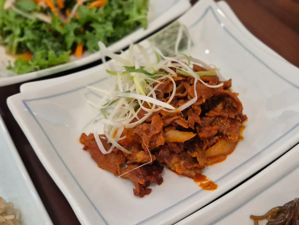 Plate of refillable stir-fried pork side dish
