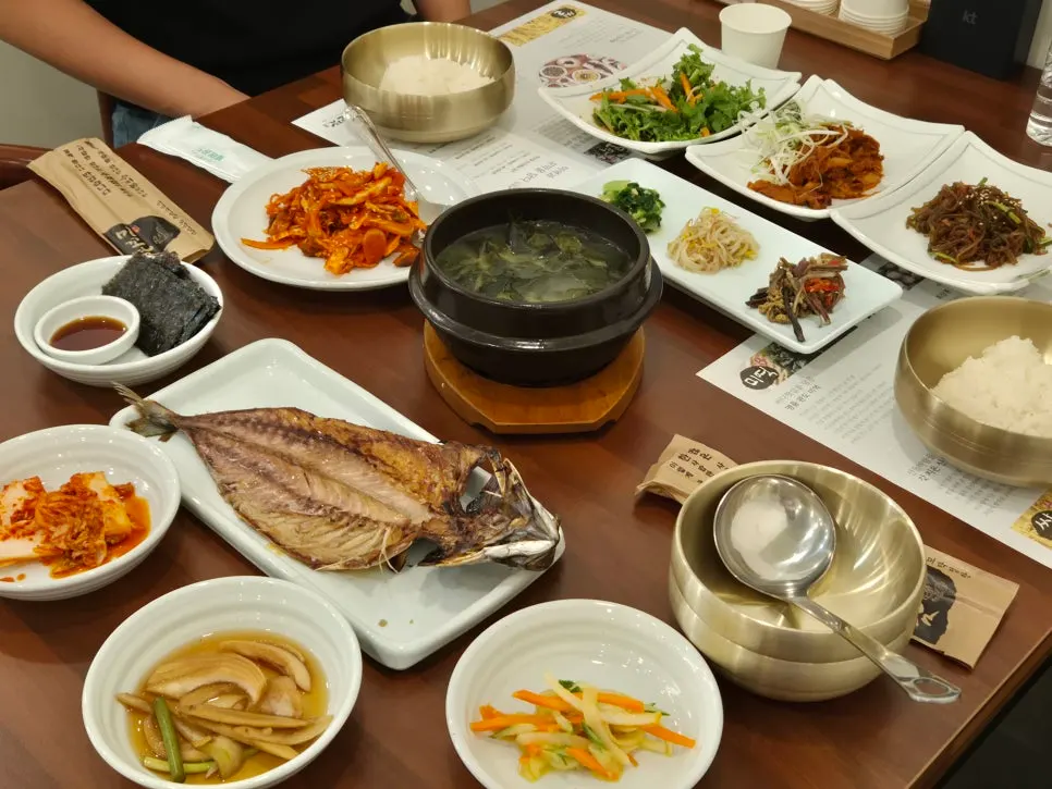 Full view of the Korean set spread laid out on the table