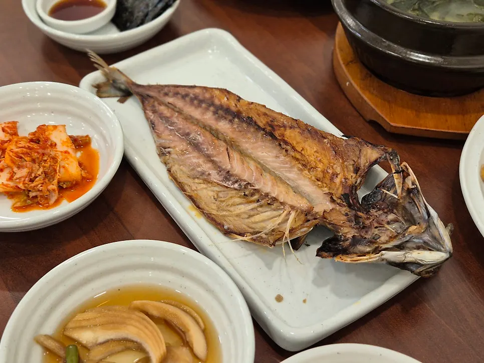 Plate of grilled mackerel