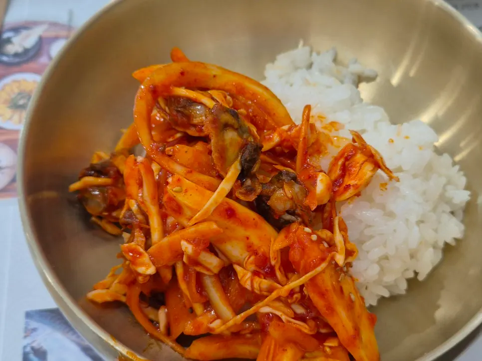 Seaweed soup and a bowl of rice