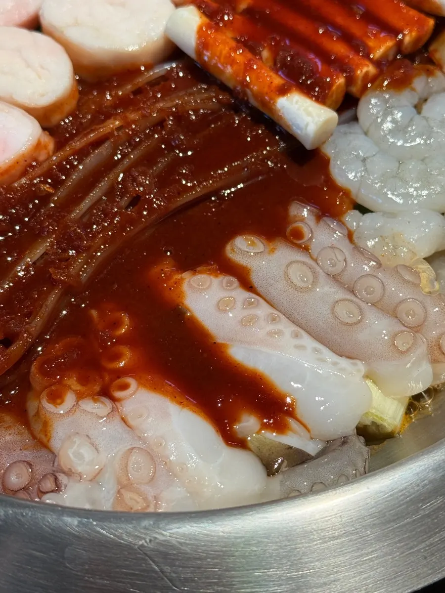 국내산 한우 대창이 담긴 낙곱새