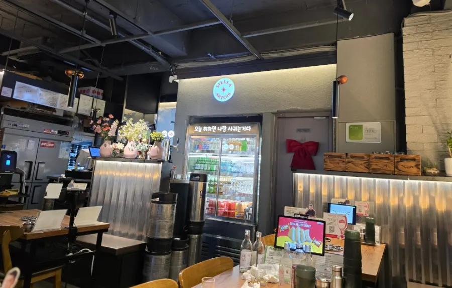Tables inside Gungmin Nakgopsae Gangseo Branch