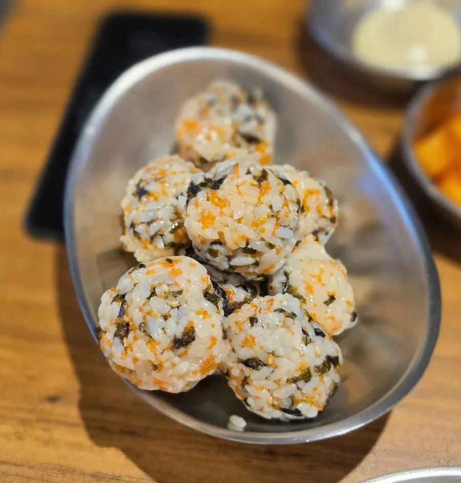 Nakwoosae with glass noodles and rice cake extras
