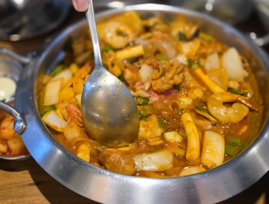 Spicy nakwoosae starting to bubble