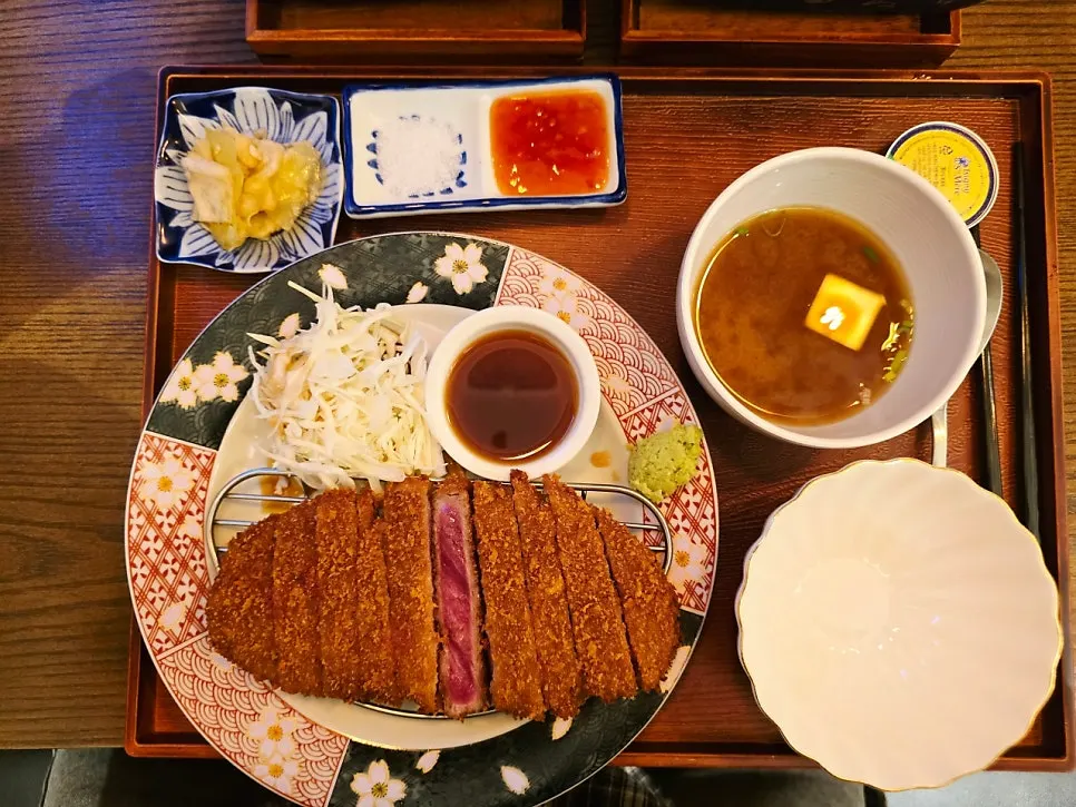 Sirloin gyukatsu dish