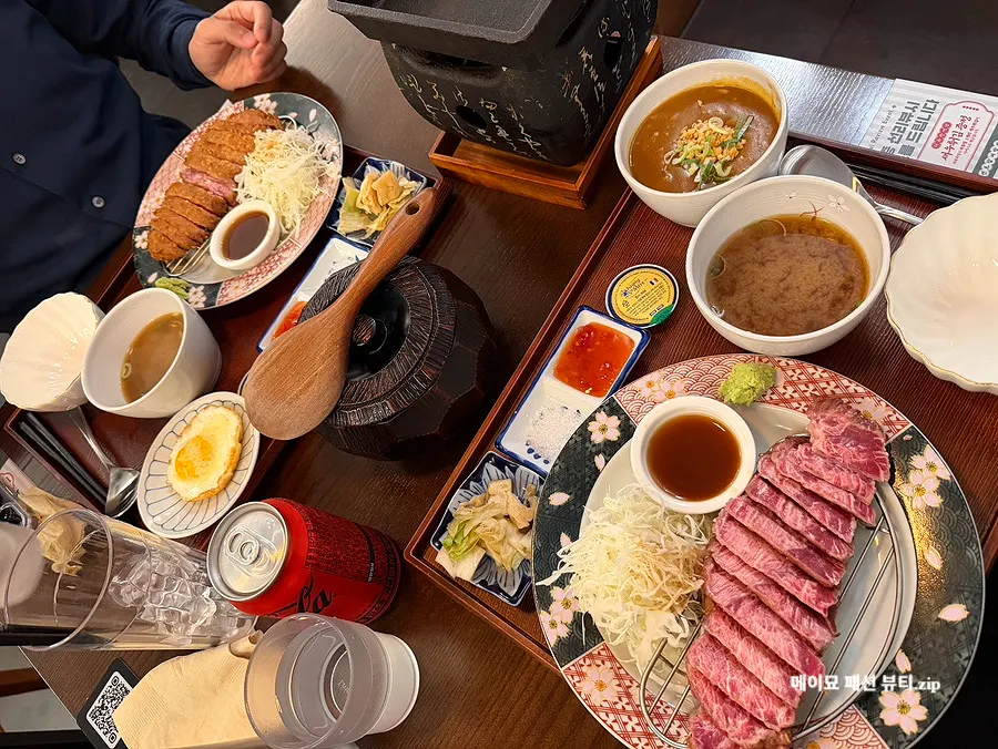 Table setting for à la carte sirloin orders