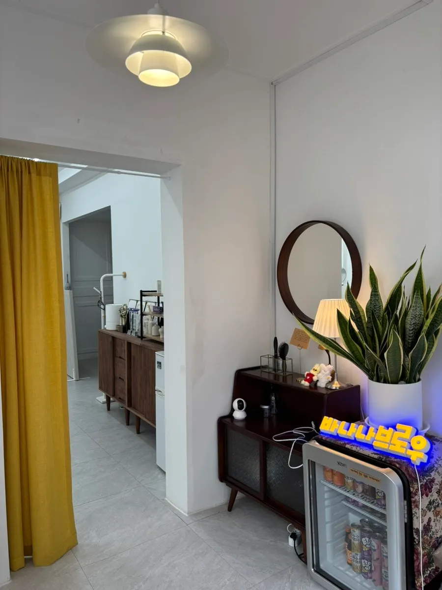 Waiting area with sofa at Banana Brow