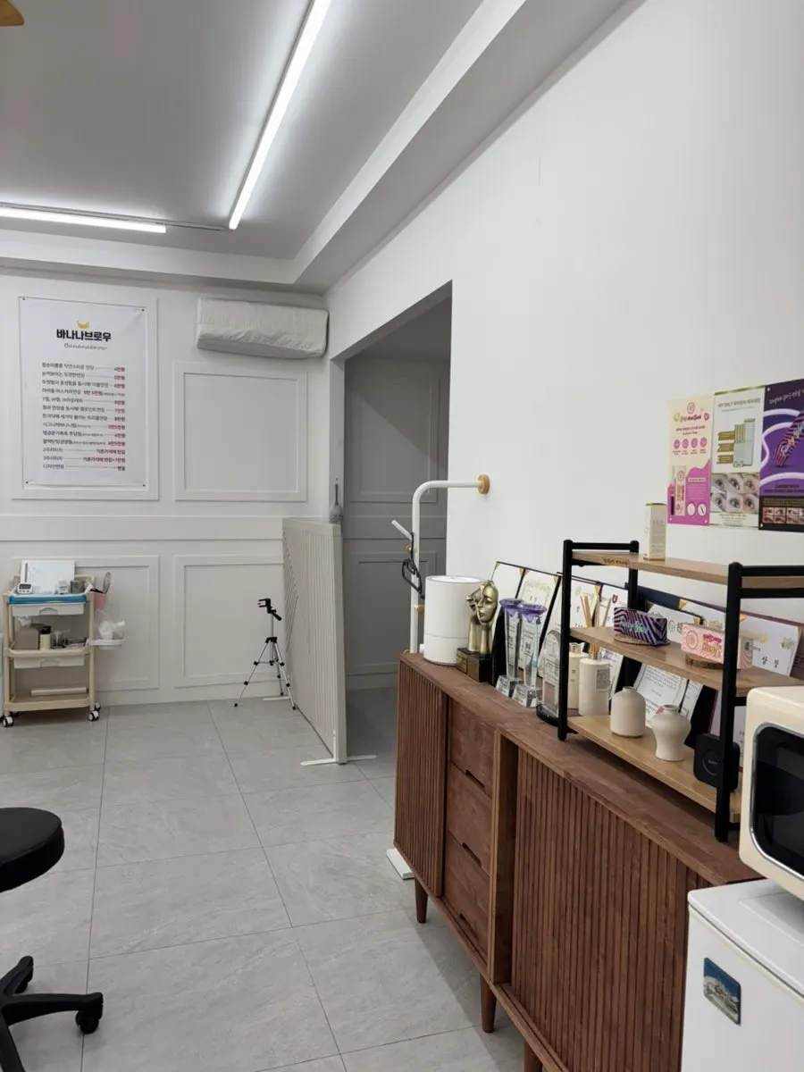 Tidy lash treatment bed