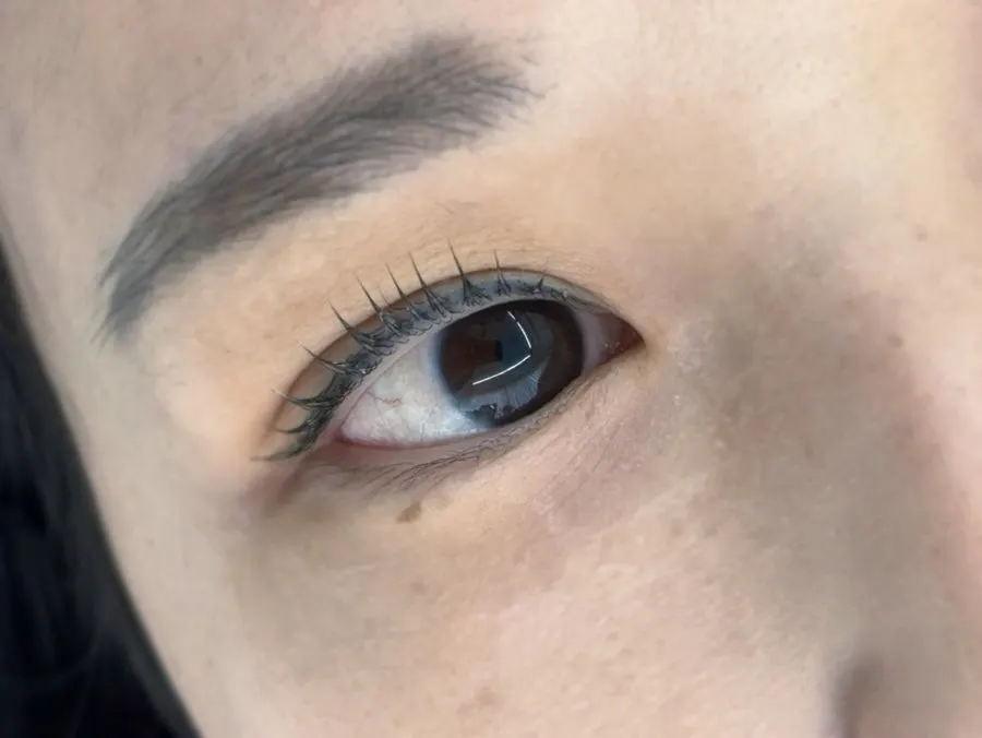 Defined eyes after the U-curl pudding perm